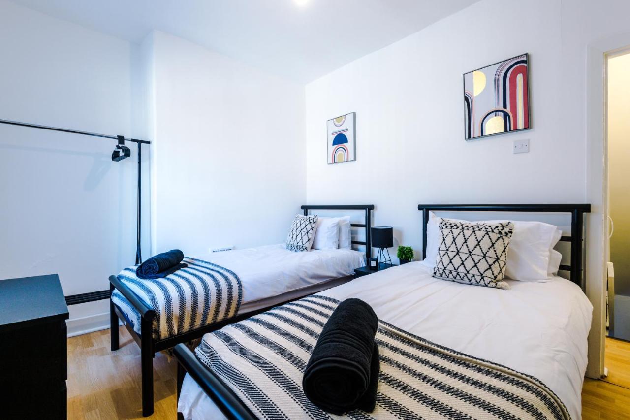 Holiday home Cozy Anfield House, Entire With Free Wifi & Netflix *