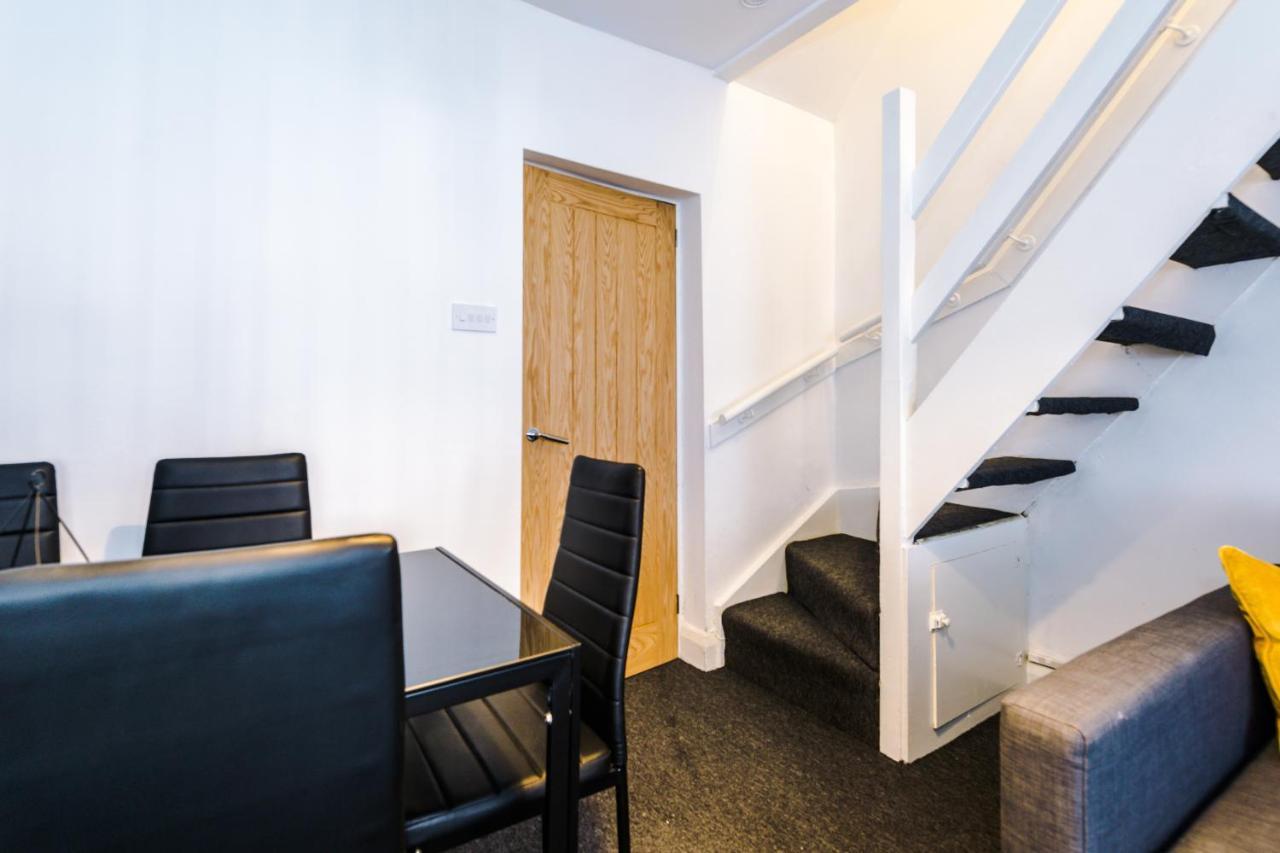 Holiday home Cozy Anfield House, Entire With Free Wifi & Netflix *